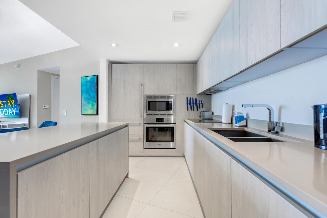 The Ultimate Resort - Beachfront 2 Bedroom Apartment With Direct Ocean View, Rooftop Pool, Hot Tub And Gym Hollywood Eksteriør billede