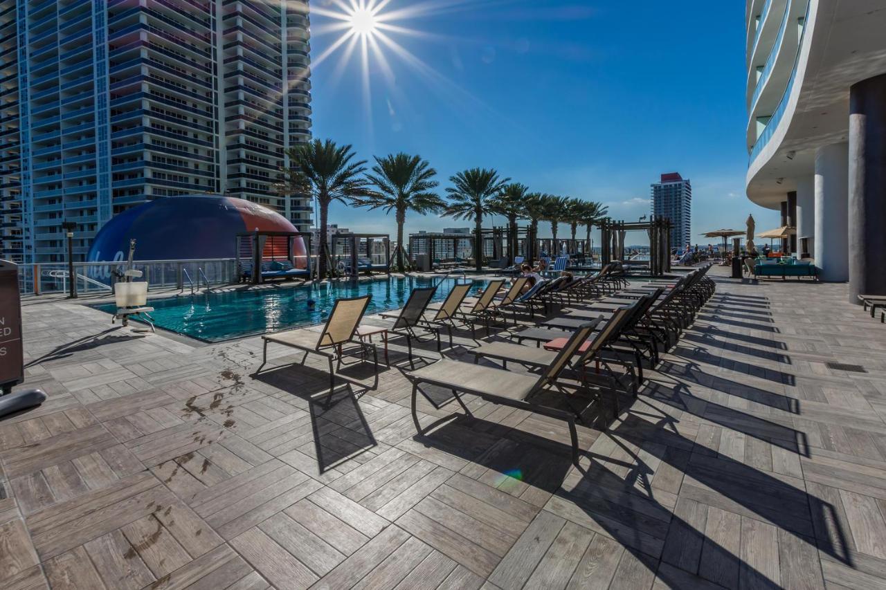 The Ultimate Resort - Beachfront 2 Bedroom Apartment With Direct Ocean View, Rooftop Pool, Hot Tub And Gym Hollywood Eksteriør billede