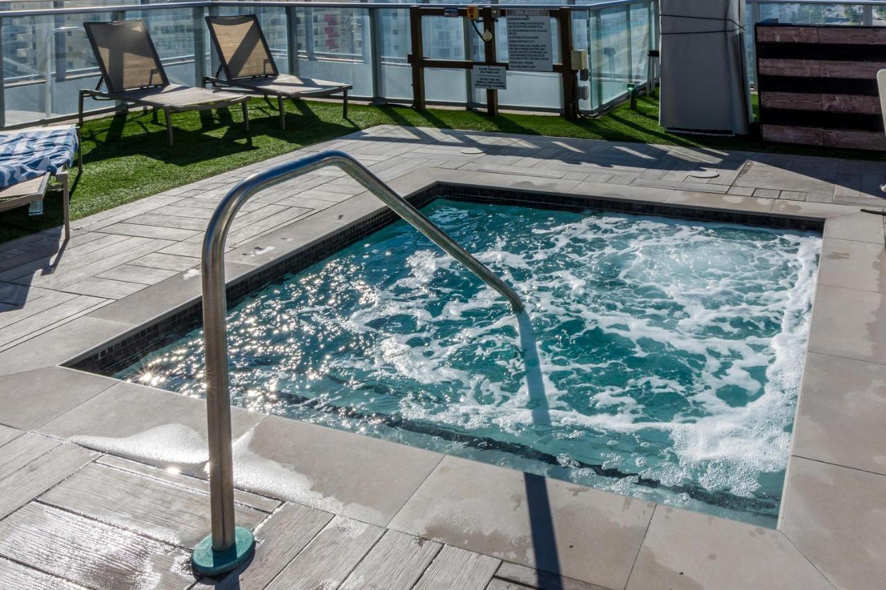 The Ultimate Resort - Beachfront 2 Bedroom Apartment With Direct Ocean View, Rooftop Pool, Hot Tub And Gym Hollywood Eksteriør billede